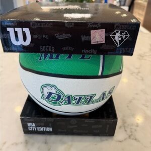 Wilson NBA Dallas Mavericks Collector's Edition Basketball, new in box
